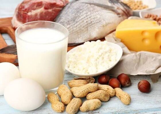 Mëllechprodukter, Fësch, Fleesch, Nëss an Eeër - d'Diät vun der Protein-Diät